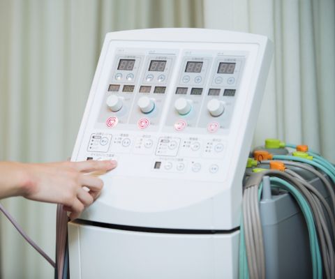 施術に使用する電気療法機器